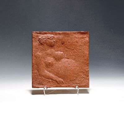 Gustav Seitz, 1906 Mannheim-1969 Hamburg, Keramik Relieftafel, sitzende Frau (Schwangere), Terracotte, signiert, Ed. 8/50, Jahresgabe des ...