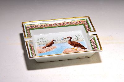 Aschenbecher mit Vogelmalerei, Hermes, Frankreich, Porzellan, Goldstaffage, handgemalter Dekor, Kormorane, Bodenmarken, 19,5x16 cm