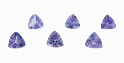 Lot 6 lose Tansanite, zus. ca. 2.81 ct, facett. Triangeln, in versch. Farbnuancen