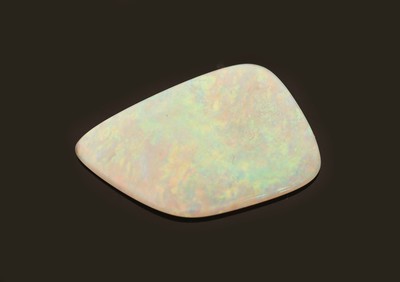 Loser Opalcabochon 7.57 ct, mit schönem Farbspiel in Grün, Blau und Orange
