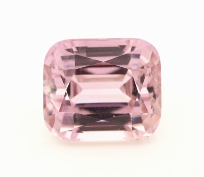 Loser Kunzit, ca. 73.89 ct, im Kissen- schliff, ca. 23.9 x 20.9 x 17.6 mm