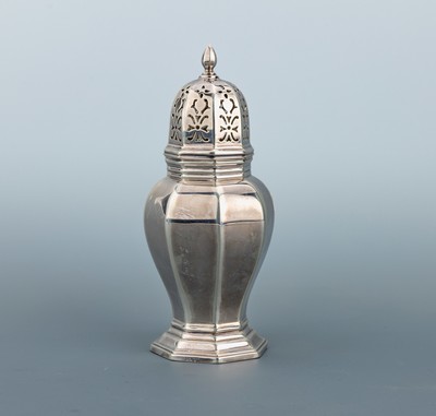 Massiver Zuckerstreuer, 925er Silber, England,Birmingham 1974 , 8-eckig, abnehmbares Oberteil mit Durchbrucharbeit, schwere Qualität, H. ca. 15 cm, ...