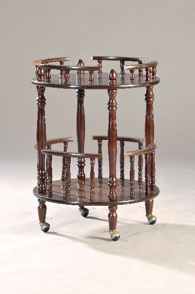 Gründerzeit Servierwagen, deutsch, runder Korpus aus Mahagoni, zweistöckig, mit gedrechselter Galerie auf vier Rollen, ca. 60x43 cm, EZ 2