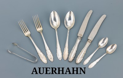 Besteck für 6 Personen, 800er Silber, best.aus: 6 Menuemesser, 6 Menuelöffel, 6 Menuegabeln, 6 Kuchengabeln und 1 Zuckerzange,Gewicht ohne Messer ...