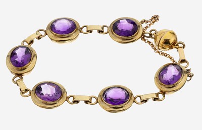 8 kt Gold Amethyst-Armband, GG 333/000 gepr., 6 ovalfacett. Amethyste zus. ca. 40.0 ct, L. ca. 17.5 cm, Sicherheitskettchen, Magnetschließe 925er ...