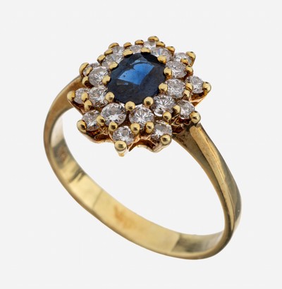 14 kt Gold Saphir-Brillant-Ring, GG 585/000, mittig ovalfacett. Saphir ca. 0.40 ct, 20 Brillanten zus. ca. 1.20 ct feines Weiß-Weiß/vs-si, RW 61, ...