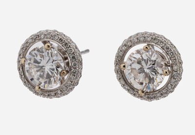 Paar 18 kt Gold Brillant-Ohrstecker, WG 750/000, 2 Brillanten zus. ca. 2.01 ct, 1 x 1.00 ct feines Weiß+(F)/vvs1, 1 x 1.01 ct feines Weiß(G)/vvs2, ...