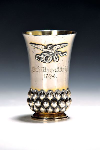 Schützenpokal aus Silber, Bruckmann & Söhne, Heilbronn, vor 1924, 800er, ehemalige Vergoldung berieben, stilisierter Nodus mit Godronen, ...
