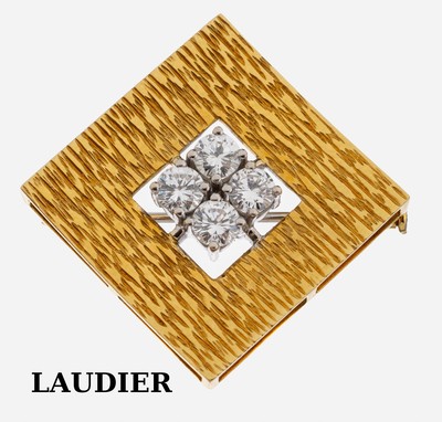 18 kt Gold LAUDIER Brillant-Brosche, 1960er Jahre, GG/WG 750/000, quadratisch, Oberfläche strukt., 4 in WG gefasste Brillanten zus. ca. 1.0 ct ...