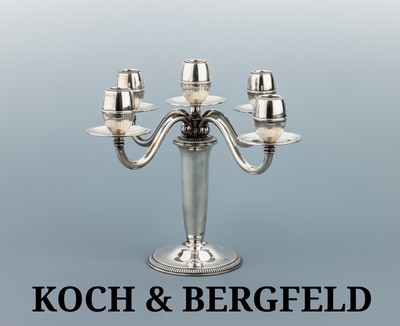 KOCH & BERGFELD Kerzenleuchter, 1950er Jahre, 925er Silber, hochwertige Verarbeitung, 5-flammig, Rundfuß mit Perlstabfries, geschweifte Arme mit ...