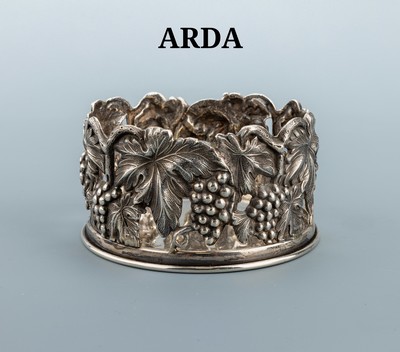Flaschenuntersetzer, Italien, 1980er Jahre, 800er Silber, hochgezogener Rand, durchbrochen, Weinlaubdekor, D. ca. 10 cm, ca.240.6 g, Hersteller ARDA