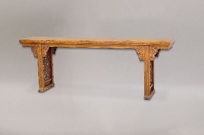 Großer Konsolentisch, 1.H. 20.Jh., wohl Teakholz massiv, Beine und Zarge mit aufwendigen Schnitzereien aus Fabelwesen, ca. 85x240x44 , EZ 2