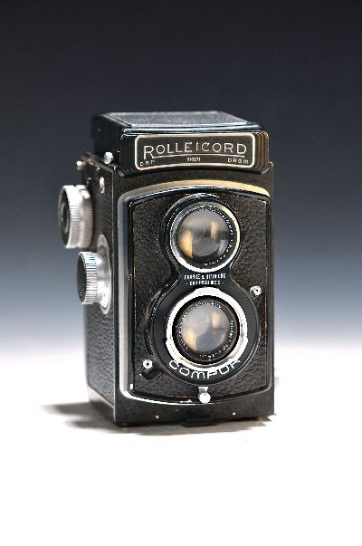 Rolleicord IIb, Franke & Heidecke, Braunschweig, Bj. um 1938-39, Seriennr. 816271, Carl Zeiss Triotar 1:3.5 7,5 cm, Vulkanit-Bespannung der Front ...