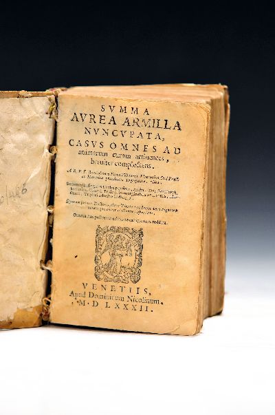 Bartolomeo Fumo (?-1545): Summa aurea armilla nuncupata casus omnes ad animarum curam attinentes breviter complectens, Venedig, Dominicum Nicolinum ...