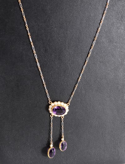 14 kt Gold Amethyst-Perl-Collier, England, 1893-1925, GG 585/000 gepr., Kette aus GG und wohl Pt., Mittelteil mit 2 bewegl. Abhängungen, 3 ...