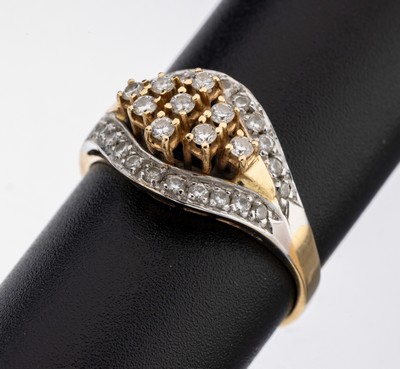 14 kt Gold Brillant-Ring, GG/WG 585/000, 31Brillanten zus. ca. 0.60 ct Weiß/si, RW 57, ca. 3.4 g