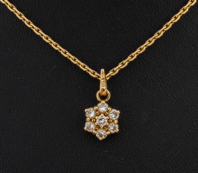 18 kt Gold Brillant-Anhänger, GG 750/000, 7Brillanten zus. ca. 0.60 ct Weiß/si, an Kette, GG 585/000, L. ca. 45 cm, Federringschließe, ca. 5.5 g