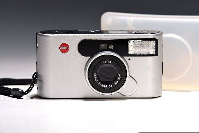 Kompaktkamera Leica C1, Bj. 2001, Nr. 2760244, mit Vario-Elmar 38-105, sichtbare Gebrauchsspuren, keine Funktionsprüfung