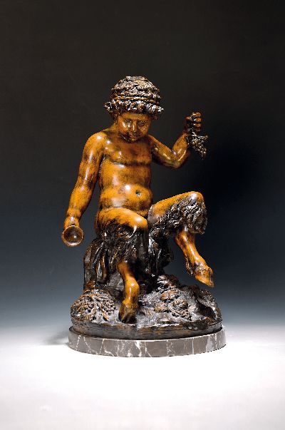 Vincezo Cinque, 1852 - 1929, gr. Bronzefigur, trunkener Satyr, mit Weinkelch und Trauben, Bronze zweifarbig patiniert, auf der Plinthe rückseitig ...