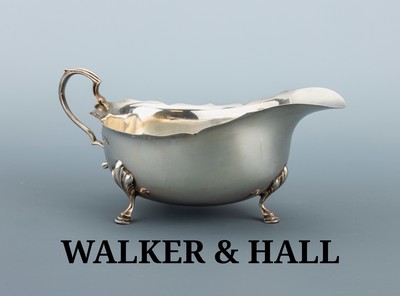 WALKER & HALL Sauciere, England, Chester, 1938, 925er Silber, schlichte Grundform, geschwungener Rand, schlichter Griff, auf 3 Füßen, L. ca. 15.3 ...