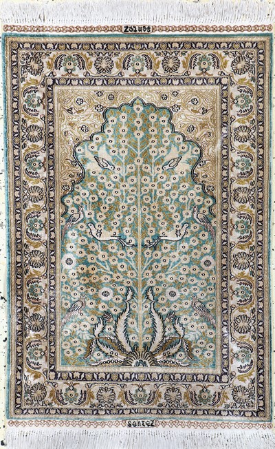 Hereke Seide, China, Ende 20.Jhd, reine Naturseide, ca. 95 x 64 cm, EHZ: 1-2(Fleck).