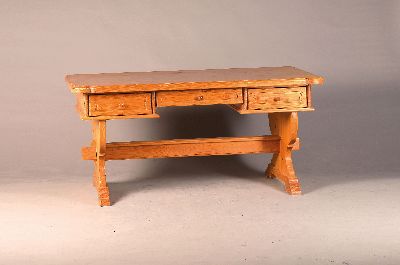 Bauerntisch, im Barock-Stil, 20.Jh., Kiefer massiv, 3 Schubladen, ca. 76x159x81 cm, EZ 2