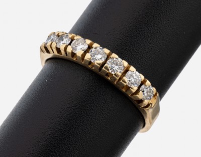 14 kt Gold Brillant-Ring, GG 585/000, 7 Brillanten zus. ca. 0.35 feines Weiß/vs, RW 56, ca. 3.0 g