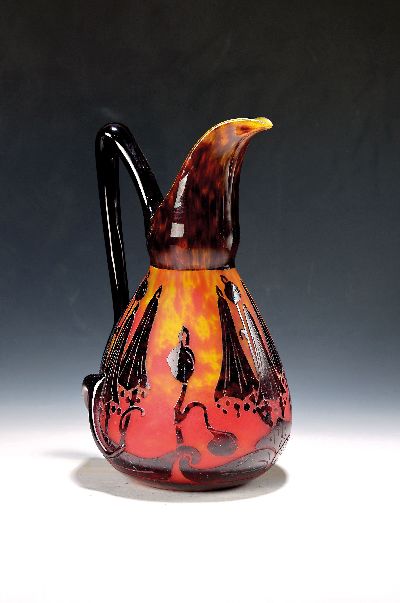 Hoher Krug, Le verre francais/Schneider, 1920er Jahre, farbloses Schichtglas, mit hellgelben und roten Pulvereinschmelzungen, dunkelbrauner ...