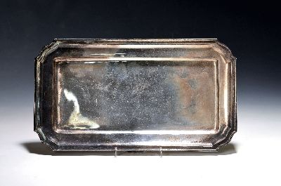 Königskuchenplatte, Jakob Grimminger, um 1900, 800er Silber, rechteckiges Tablett in klassischer Chippendale-Form, abgeschrägte und leicht ...