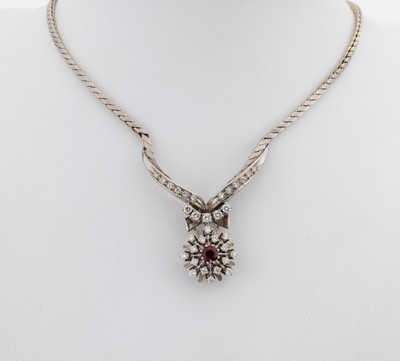 14 kt Gold Rubin-Diamant-Collier, WG 585/000, Mittelteil mit rundfacett. Rubin ca. 0.40 ct, schöne intensive Farbe, 33 Brillantenzus. ca. 0.70 ct ...