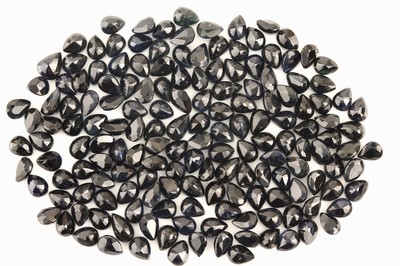 Lot lose Saphire zus. ca. 40.64 ct, facett. Tropen in versch. Größen, Ausfassware