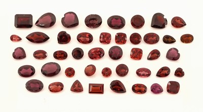 Lot lose facett. Granate zus. ca. 36.99 ct, versch. Schliffformen, Größen und Farbnuancen