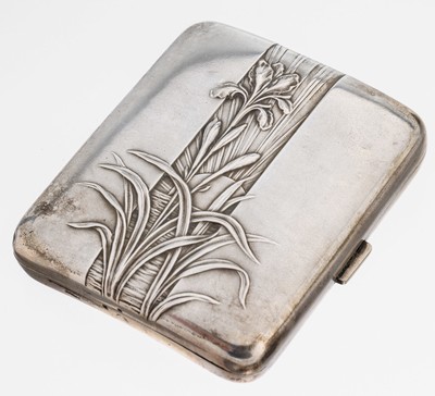 Jugendstil-Zigarettenetui, Frankreich um 1900, 800er Silber, Eberkopfpunze, bez. Depose, Meistermarke C. Murat, Vorderseite mit Liliendekor, ...