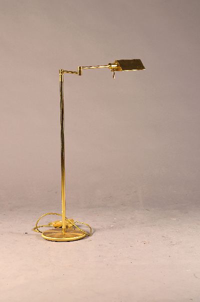 Stehlampe, 80er Jahre, eine Brennstelle, aus Messing, mit schwenkbarer Lampe Funktion nicht geprüft, H. ca. 102 cm