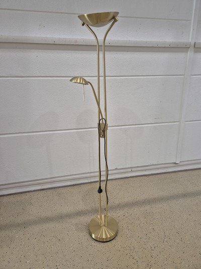 Stehlampe, 80er Jahre, Messing, mit schwenkbarer Lampe, Elektrifizierung nicht geprüft, H. ca. 180 cm
