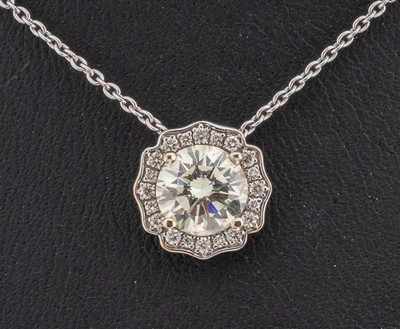 18 kt Gold Brillant-Collier, WG 750/000, bewegl. Mittelteil, mittig Brillant ca. 1.0 ctLight Yellow-Yellow/p, umgeben von Brillanten zus. ca. 0.10 ...