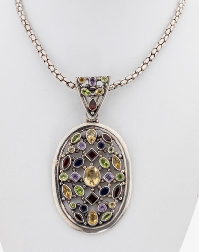Farbstein-Anhänger, Silber gepr., facett. Farbsteine, u.a. Peridots, Amethyste, Granate und Turmaline zus. ca. 18.0 ct, an Schlauchkette, 925er ...