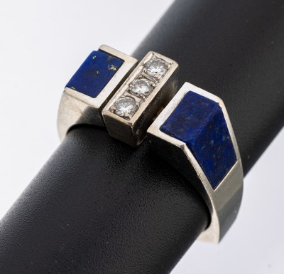 14 kt Gold Brillant-Lapislazuli-Ring, WG 585/000, 3 Brillanten zus. ca. 0.12 ct Weiß/si, Lapislazuli-Einlagen, RW 55, ca. 7.6 g