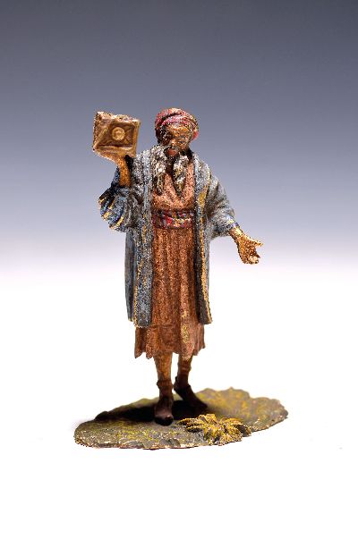 Wiener Bronze, Orientale mit kleiner Truhe, sign. Fritz Behrmann, bunt staffiert, H.ca. 9.5 cm