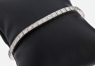 18 kt Gold Brillant-Linienarmband, WG 750/000, 45 Brillanten zus. ca. 2.25 ct Weiß/si, L. ca. 18.5 cm, Kastenschloss mit Sicherheitsbügel, ca. ...