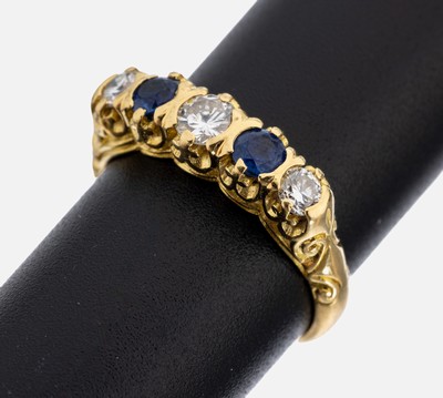18 kt Gold Brillant-Saphir-Ring, GG 750/000, nach älterem Vorbild, 3 Brillanten zus. ca. 0.50 ct feines Weiß-Weiß/vs-si, 2 rundfacett. Saphire ...