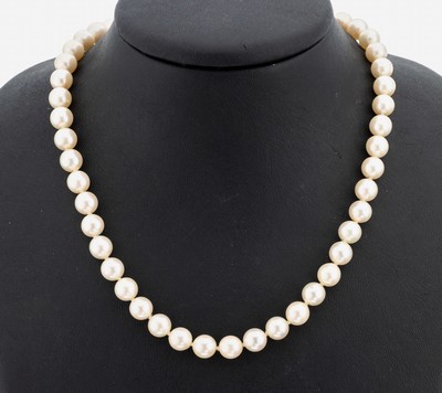 Perl-Collier, endlos, Akoyazuchtperlen, D. ca. 7.5-8 mm, L. ca. 118 cm, sollte neu gefädelt werden