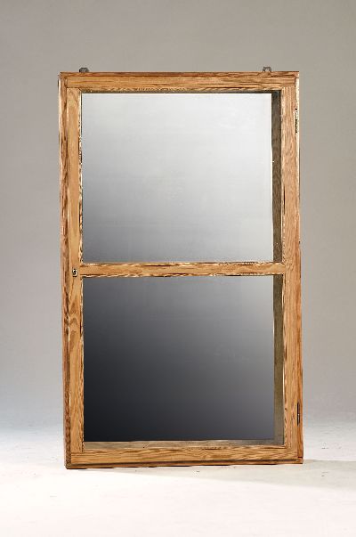 Große Schauvitrine, 20.Jh., Weichholz, innen Rückwand verspiegelt, mit Glaseinlegeböden, ca. 109x66x12 cm, EZ 2-3