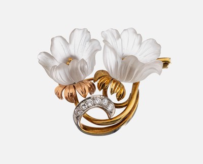 14 kt Gold Bergkristall-Brillant-Brosche, 1960er Jahre, GG/WG/RG 585/000, qualitätvolle Verarbeitung, 2 Blüten aus Bergkristall geschnitten und ...