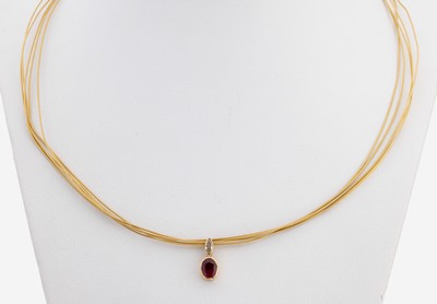 14 kt Gold Rubin-Diamant-Anhänger, GG 585/000 gepr., ovalfacett. Rubin ca. 1.0 ct, Diamantnavette ca. 0.10 ct Weiß/si, an 5-rhg. Collier, L. ca. ...