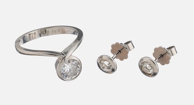 Platin Brillant-Schmuckset, Pt gepr., best.aus: Ring mit Brillant ca. 0.85 ct Weiß/p, RW 53, dazu Paar Ohrstecker mit 2 Altschliffdiamanten zus. ...