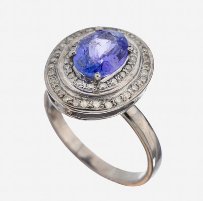 Tansanit-Diamant-Ring, Silber gepr., geschwärzt, mittig erhaben gefasster ovalfacett. Tansanit ca. 1.50 ct, besch., 45 8/8-Diamanten zus. ca. 0.22 ...