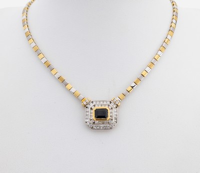 18 kt Gold Saphir-Diamant-Collier, GG/WG 750/000, oktogonales Mittelteil, mittig in GG gefasster Saphir im Emerald Cut ca. 2.0 ct, 16 Brillanten und ...