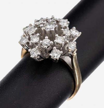 14 kt Gold Brillant-Ring, WG/GG 585/000, 17 Brillanten zus. ca. 1.0 ct feines Weiß- Weiß/vs-si, RW 47, ca. 4.0 g, Meistermarke unged.