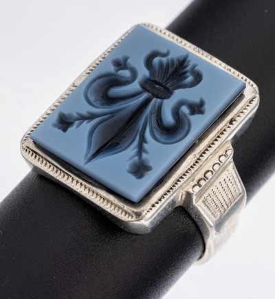 Achat-Ring, 900er Silber, Art Deco Stil, rechteckiger Lagenachat, Intaglio mit Darstellung einer Lilie, RW 59, ca. 11.0 g, Siegelabdruck anbei